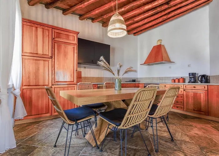 Semesterbostad Vrissi *